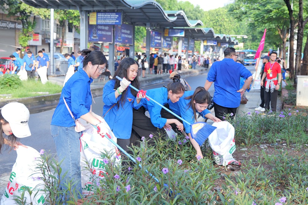 Hội LHPN phường Ba Đình: Phối hợp ra quân hưởng ứng Chiến dịch “Làm cho Thế giới sạch hơn” năm 2025 - ảnh 13