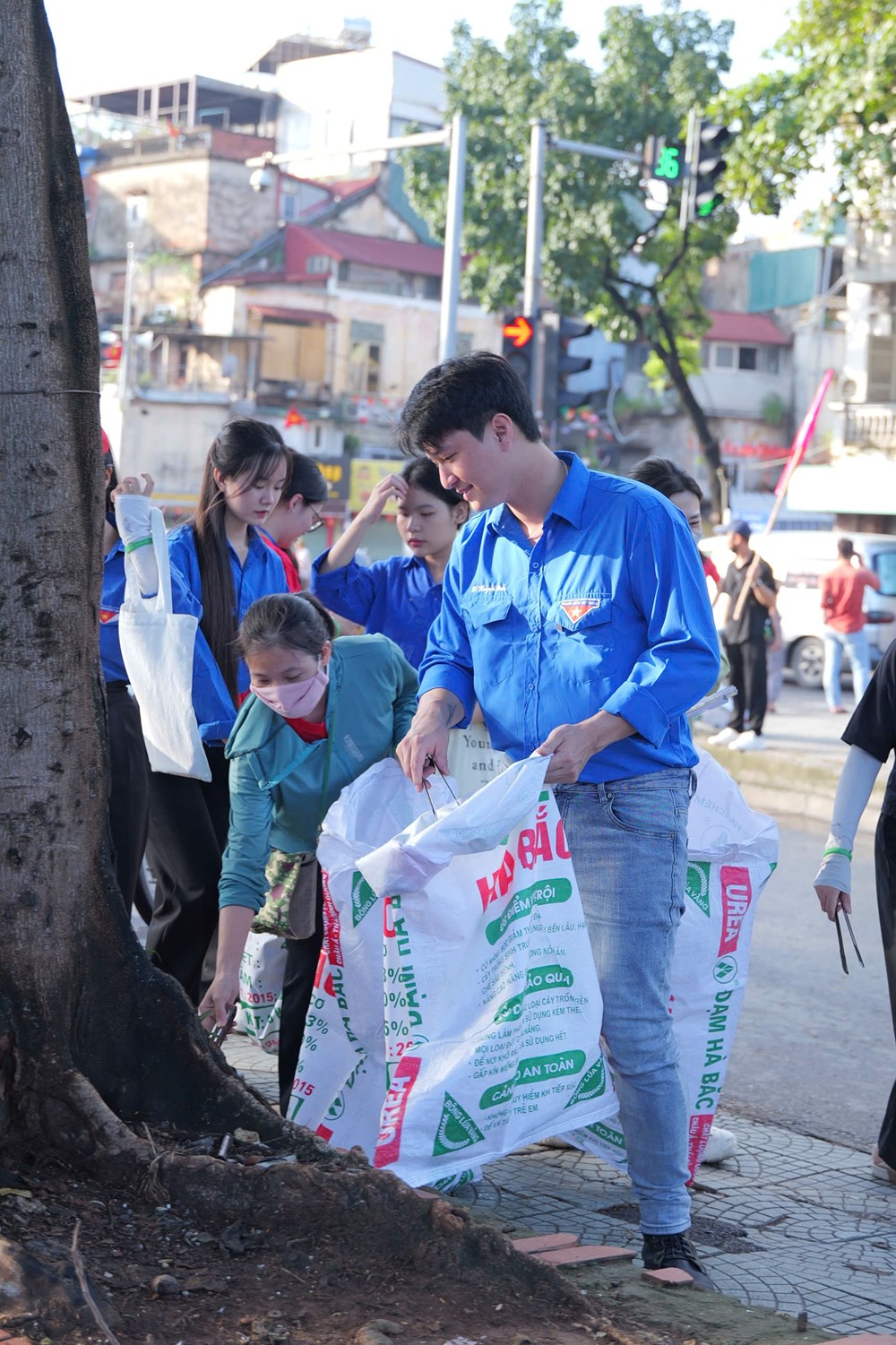 Hội LHPN phường Ba Đình: Phối hợp ra quân hưởng ứng Chiến dịch “Làm cho Thế giới sạch hơn” năm 2025 - ảnh 16