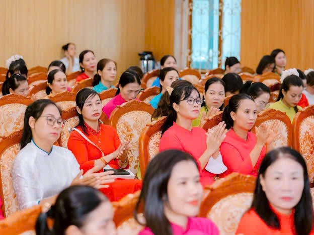 Hội LHPN xã Thư Lâm: Gặp gỡ, tri ân cán bộ Hội qua các thời kỳ - ảnh 4