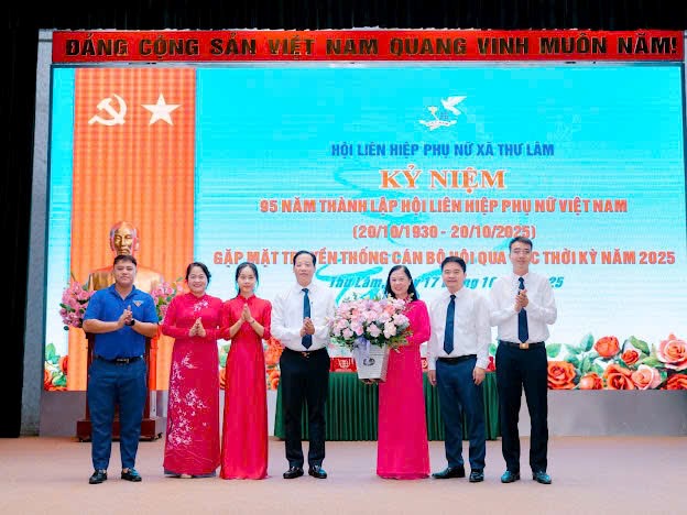 Hội LHPN xã Thư Lâm: Gặp gỡ, tri ân cán bộ Hội qua các thời kỳ - ảnh 1