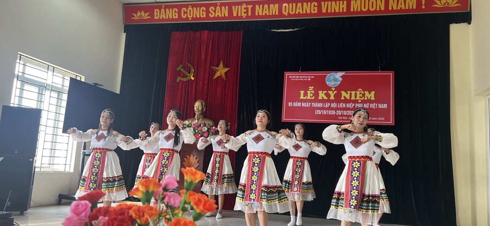 Sôi nổi hoạt động kỷ niệm ngày 20/10 của phụ nữ xã Thư Lâm - ảnh 7