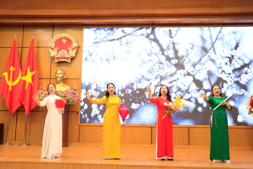 Mỗi phụ nữ Ngọc Hà phấn đấu trở thành một hình ảnh đẹp của người phụ nữ Việt Nam hiện đại - ảnh 5