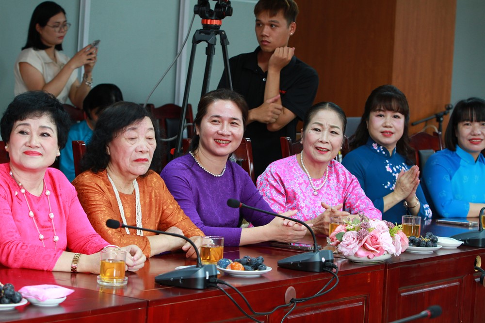Trực tiếp Giao lưu gương điển hình tiên tiến “Phụ nữ Thủ đô Tự tin - Hội nhập - Kết nối thành công” năm 2025 - ảnh 9