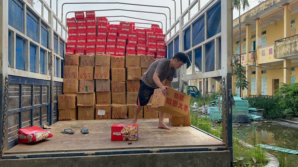 Tạm giữ hơn 1.000 thùng bánh nghi nhập lậu tại xã La Phù, Hoài Đức - ảnh 2