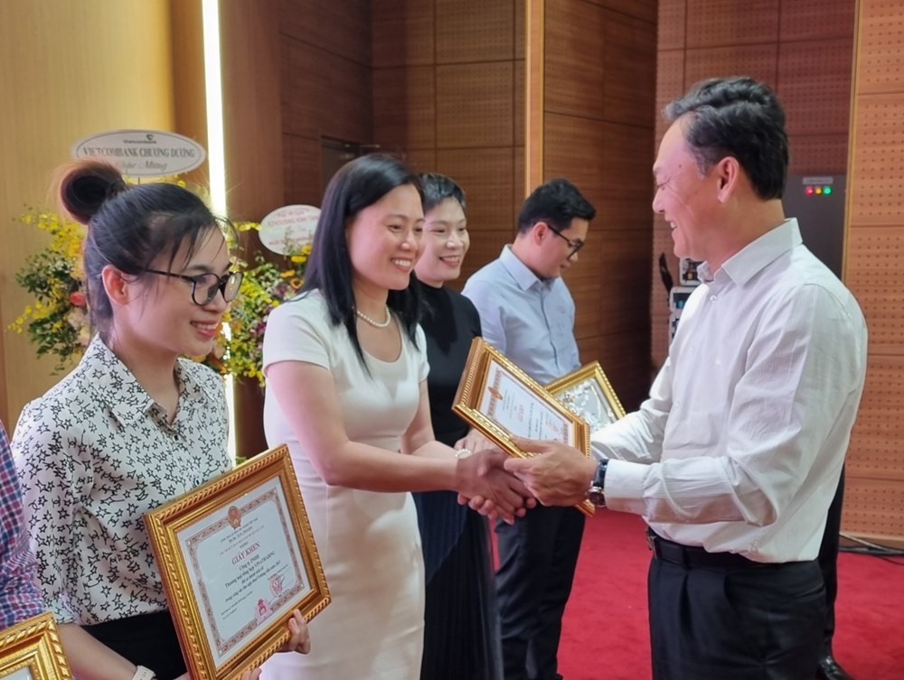 Huyện Gia Lâm: Biểu dương doanh nghiệp, doanh nhân tiêu biểu và công bố thành lập Hội Doanh nghiệp - ảnh 2