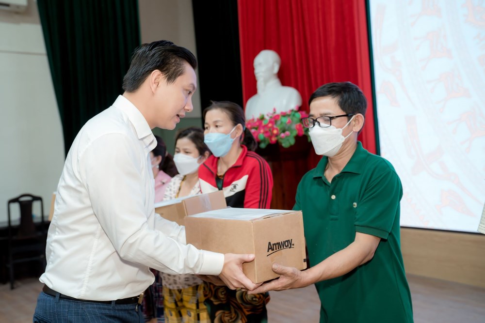 Amway Việt Nam ủng hộ 1 tỷ đồng hỗ trợ người dân khắc phục thiên tai - ảnh 2
