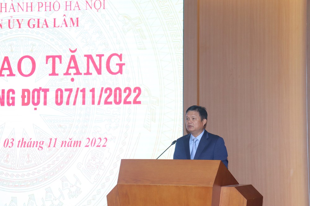 Huyện Gia Lâm: Trao tặng Huy hiệu Đảng cho 145 đảng viên - ảnh 1