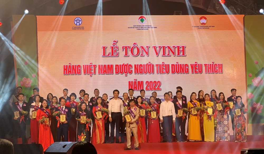 150 doanh nghiệp được vinh danh “Hàng Việt Nam được người tiêu dùng yêu thích” Hà Nội năm 2022 - ảnh 4