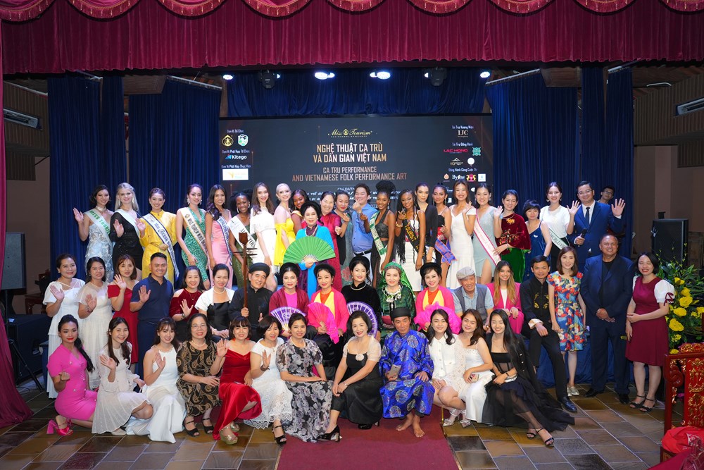 Các thí sinh Hoa hậu Du lịch Thế giới 2022 trải nghiệm và quảng bá làng gốm Bát Tràng - ảnh 6