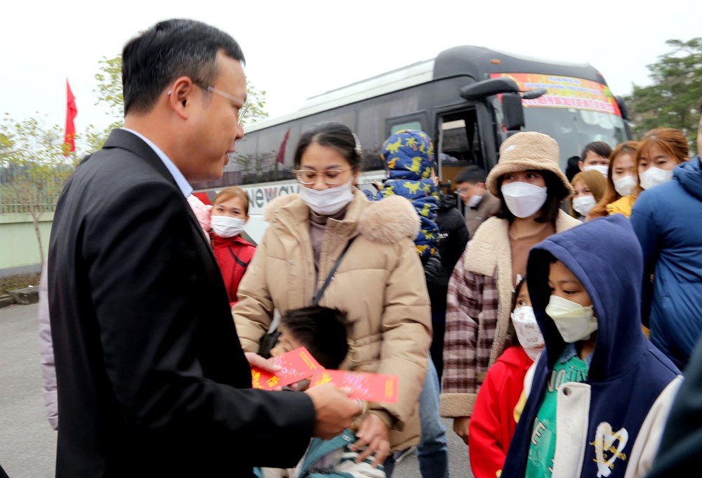 Những chuyến xe miễn phí đưa hơn 1.200 công nhân về quê đón Tết Nguyên đán 2023 - ảnh 4