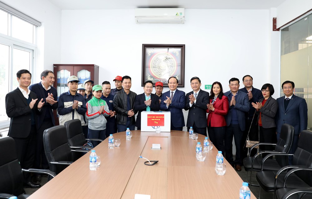 Chủ tịch HĐND thành phố Hà Nội Nguyễn Ngọc Tuấn thăm, động viên sản xuất tại Thường Tín - ảnh 4