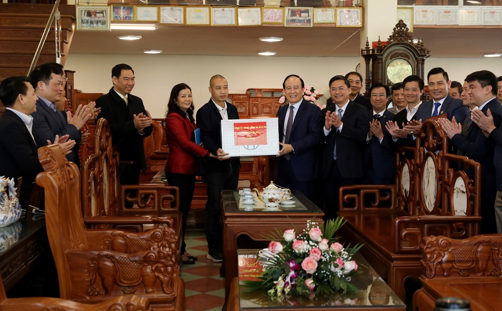 Chủ tịch HĐND thành phố Hà Nội Nguyễn Ngọc Tuấn thăm, động viên sản xuất tại Thường Tín - ảnh 2