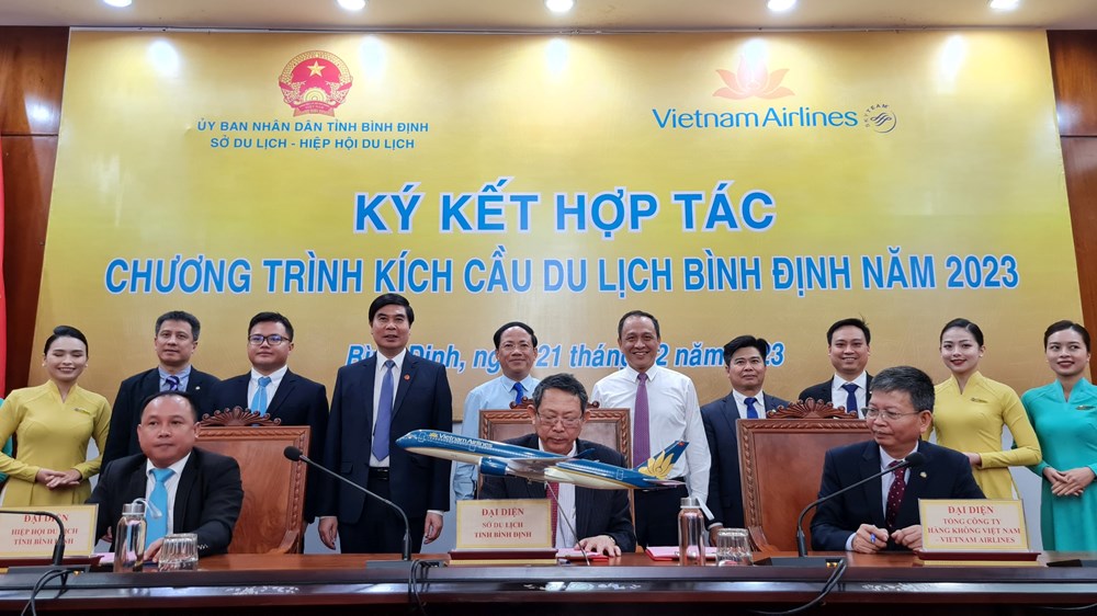 Vietnam Airlines và tỉnh Bình Định hợp tác kích cầu du lịch - ảnh 1