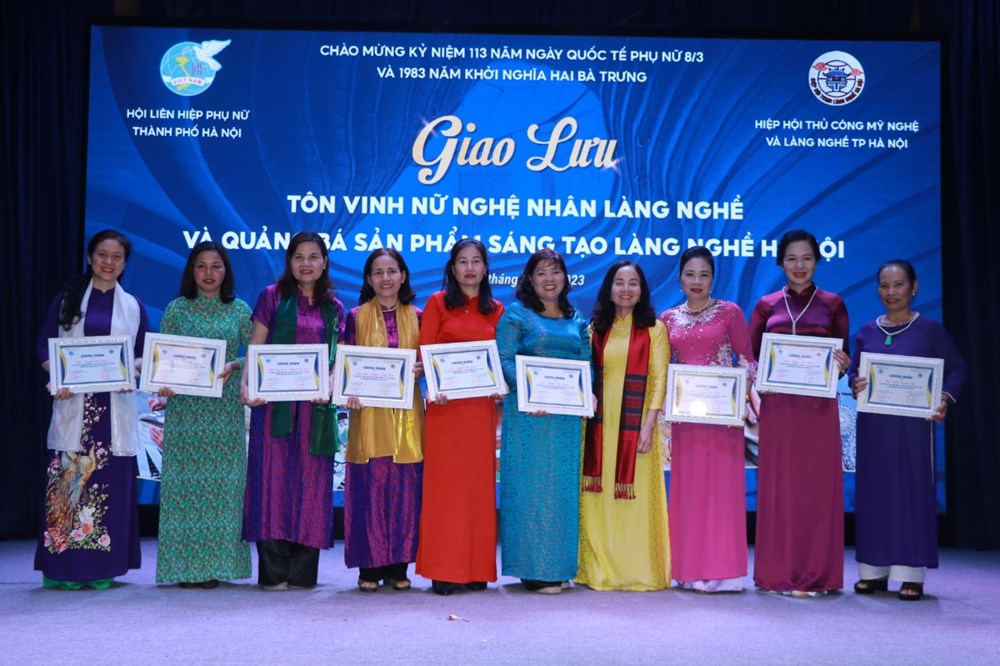 Hội LHPN Hà Nội: Giao lưu, vinh danh nữ nghệ nhân và quảng bá sản phẩm làng nghề truyền thống  - ảnh 8
