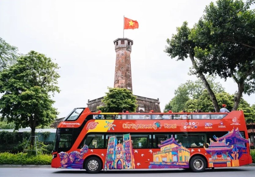 Dịp nghỉ lễ 30/4 miễn phí đi xe buýt 2 tầng cho khách tham quan các điểm du lịch tại Hà Nội - ảnh 1
