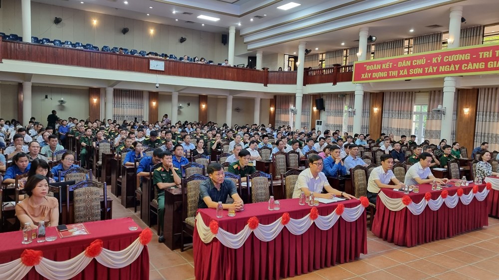 Hơn 400 đảng viên thị xã Sơn Tây ôn lại truyền thống 75 năm phong trào Thi đua ái quốc - ảnh 2