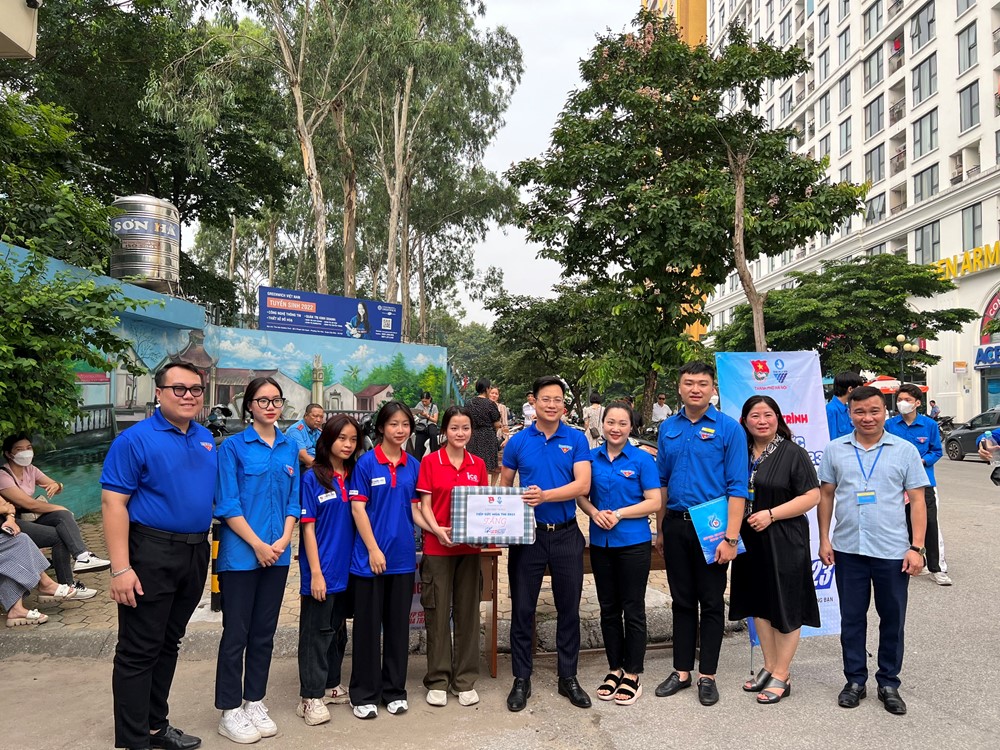 Quận Ba Đình: Đảm bảo an toàn cho sĩ tử thi ở 7 điểm thi và 5 điểm chờ cho phụ huynh - ảnh 2