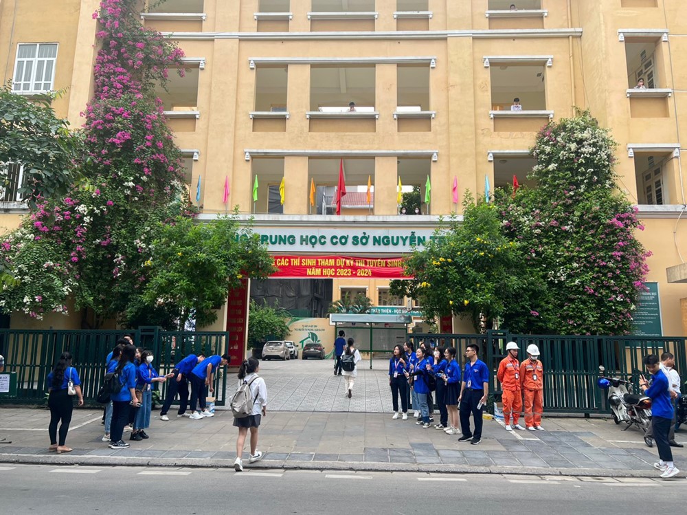 Quận Ba Đình: Đảm bảo an toàn cho sĩ tử thi ở 7 điểm thi và 5 điểm chờ cho phụ huynh - ảnh 4