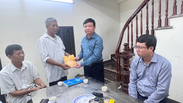 Thành phố Hà Nội và huyện Hoài Đức thăm hỏi, hỗ trợ gia đình nạn nhân vụ hỏa hoạn ở Hoài Đức - ảnh 4