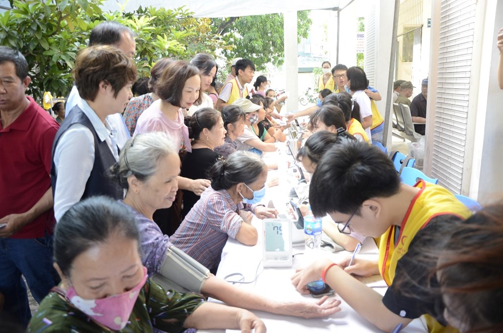 Hà Đông: 300 nữ đoàn viên công đoàn, đối tượng chính sách được khám sức khỏe miễn phí - ảnh 2