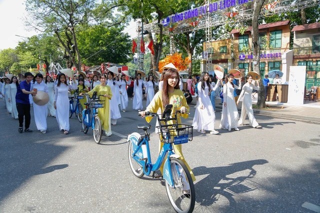 Sôi động “Carnaval mùa thu Hà Nội” với hơn 1.500 người diễu hành trên đường phố - ảnh 4