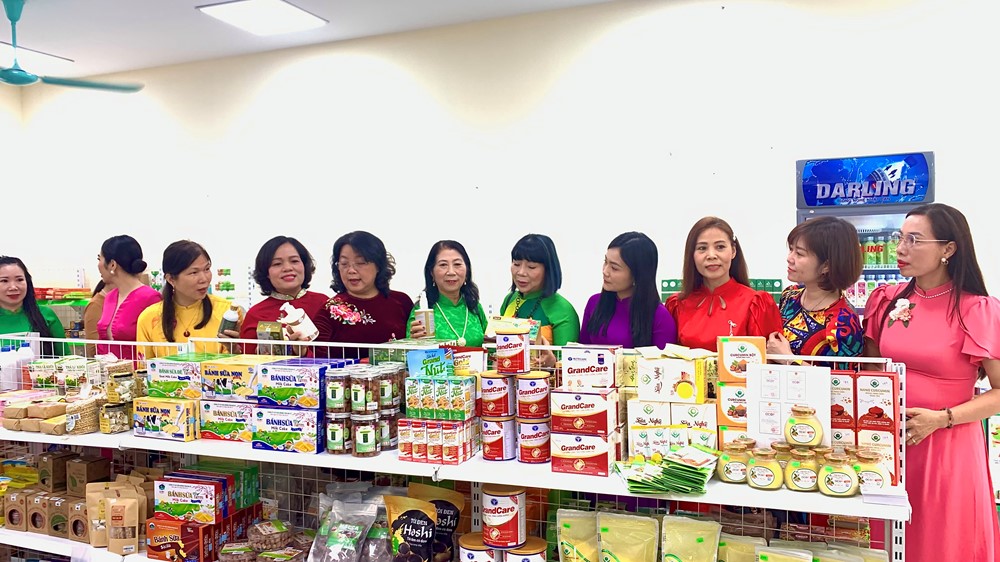 Chương trình Quà tặng tháng 10, quảng bá sản phẩm OCOP, sản phẩm làng nghề của phụ nữ Thủ đô - ảnh 3