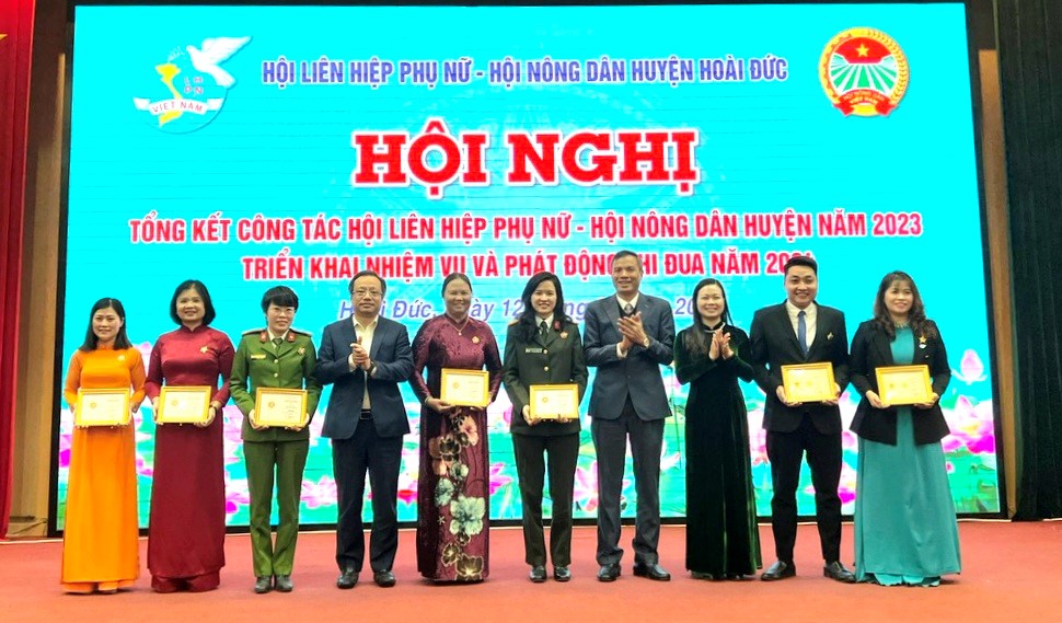 Hoài Đức: Nhiều tập thể, cá nhân hội Nông dân và Phụ nữ được khen thưởng - ảnh 2