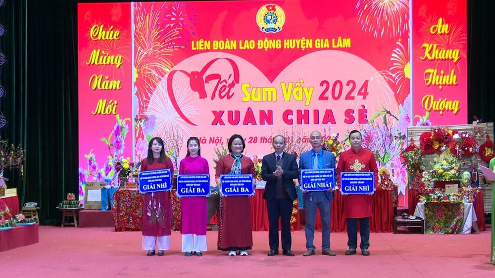 Tết sum vầy - Xuân sẻ chia 2024 Gia Lâm mang niềm vui đến người lao động - ảnh 5