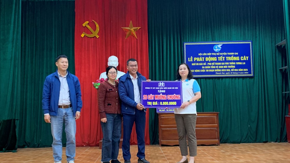 Phụ nữ Thanh Oai phấn đấu trồng 300 cây xanh bảo vệ môi trường - ảnh 6