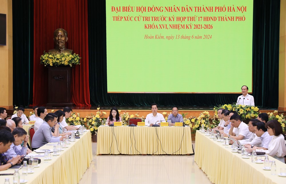 Cử tri Hoàn Kiếm đề nghị Thành phố bố trí quỹ đất làm bãi đỗ xe máy, ô tô  - ảnh 1