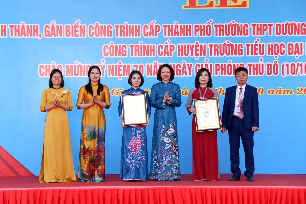 Gắn biển các công trình chào mừng Kỷ niệm 70 năm ngày giải phóng Thủ đô tại Gia Lâm - ảnh 9