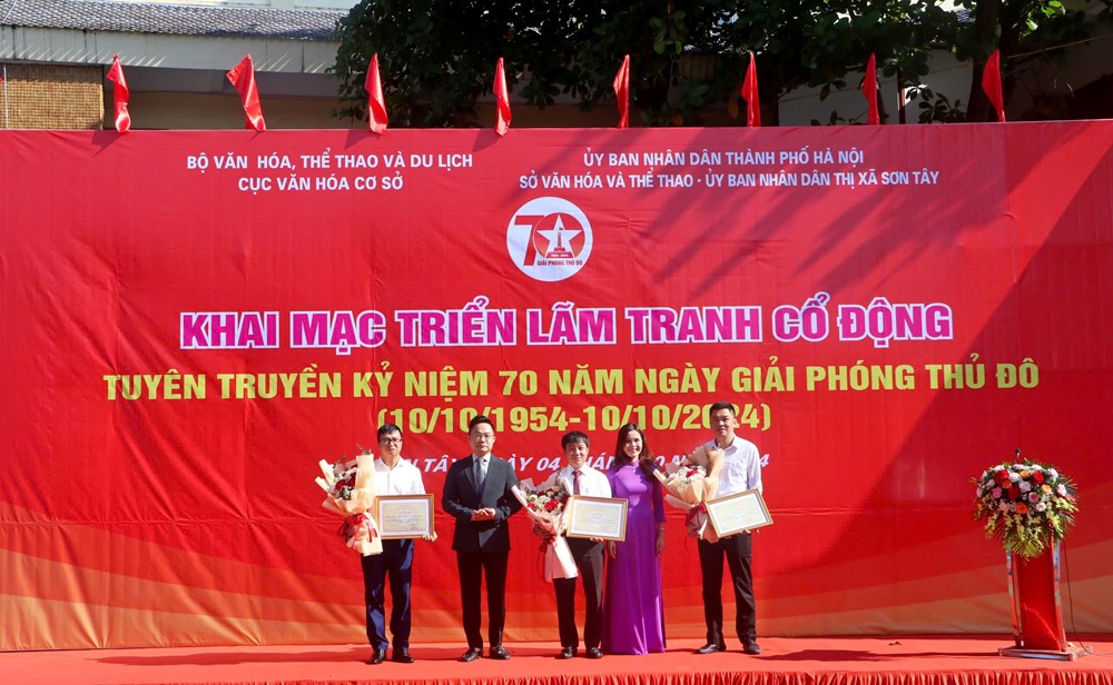 Sơn Tây: Triển lãm 70 tác phẩm tranh cổ động tấm lớn tuyên truyền kỷ niệm 70 năm Ngày Giải phóng Thủ đô  - ảnh 5