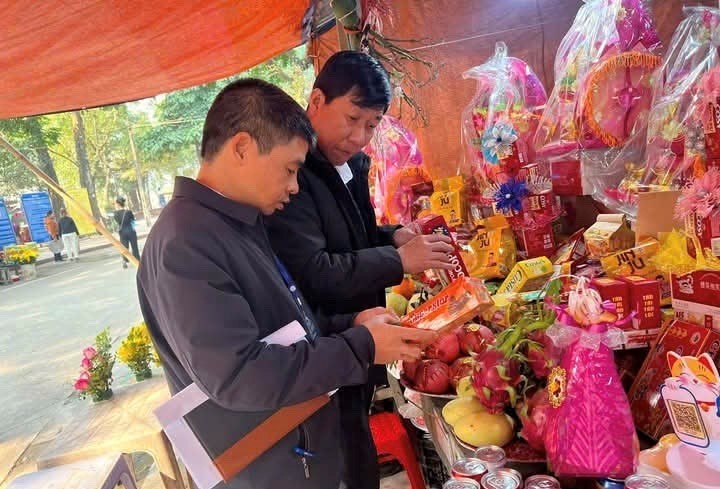 Đền Và (Sơn Tây) rộn ràng trước ngày khai hội - ảnh 3