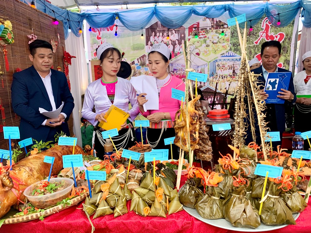 Về Tiến Xuân thưởng thức ẩm thực, xem đám cưới truyền thống người Mường - ảnh 7