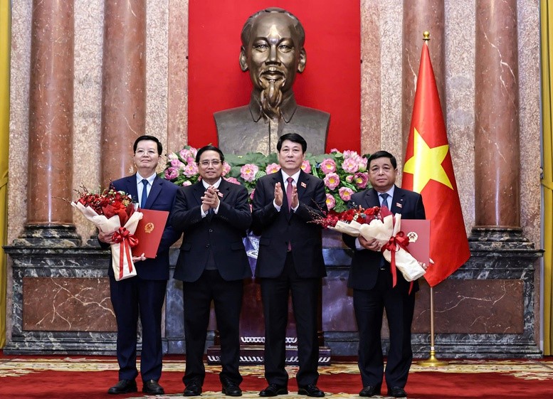 Trao các quyết định Phó Thủ tướng và các Bộ trưởng - ảnh 2