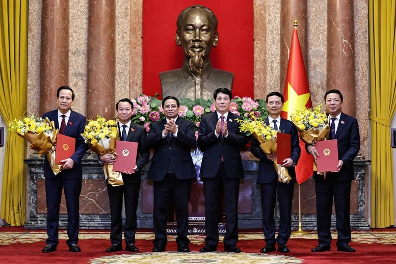 Trao các quyết định Phó Thủ tướng và các Bộ trưởng - ảnh 3