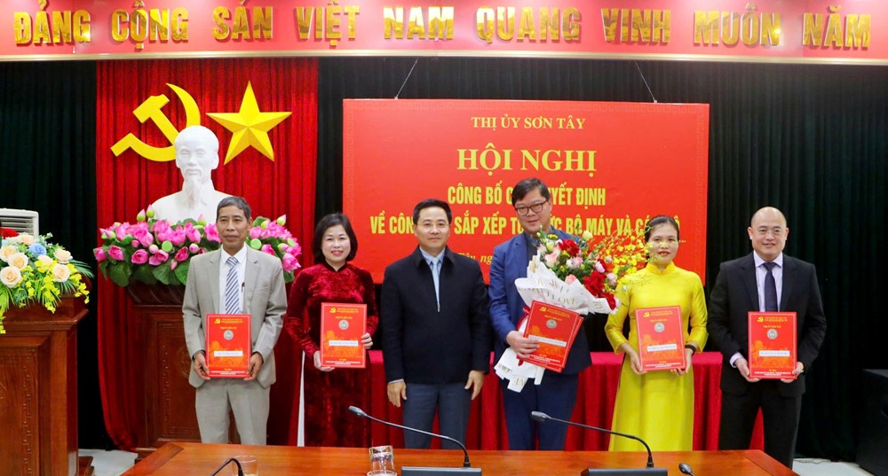 Đồng chí Hà Việt Phong được giao nhiệm vụ làm Trưởng Ban Tuyên giáo và Dân vận Thị ủy Sơn Tây - ảnh 3