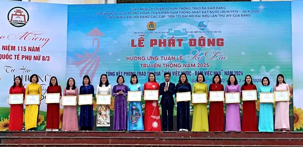 Sơn Tây: Hàng nghìn người tham gia hưởng ứng “Tuần lễ Áo dài” năm 2025 - ảnh 6