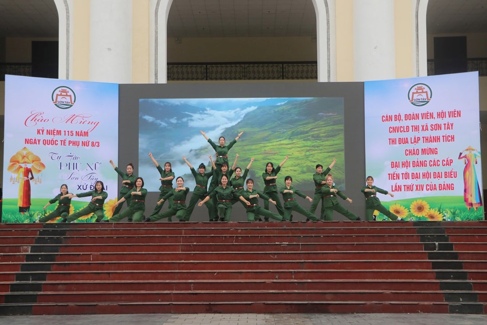 Sơn Tây: Hàng nghìn người tham gia hưởng ứng “Tuần lễ Áo dài” năm 2025 - ảnh 3