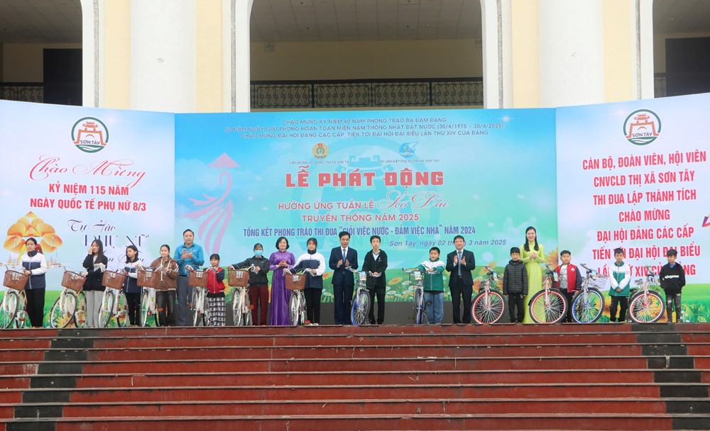 Sơn Tây: Hàng nghìn người tham gia hưởng ứng “Tuần lễ Áo dài” năm 2025 - ảnh 9