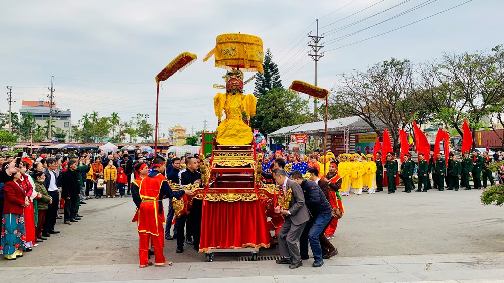 Tưng bừng Lễ hội truyền thống đền, chùa Bà Tấm - Hoàng Thái hậu Ỷ Lan - ảnh 1