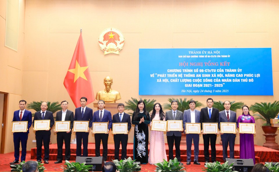 Tiếp tục thực hiện tốt mục tiêu giảm nghèo, rà soát việc khám, quản lý sức khỏe người dân - ảnh 4
