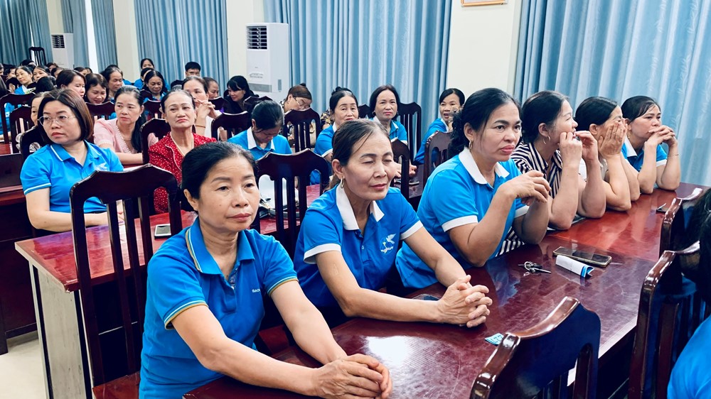 Phụ nữ Ứng Hoà được nâng cao hiểu biết về cơ chế, chính sách hỗ trợ hợp tác xã - ảnh 6