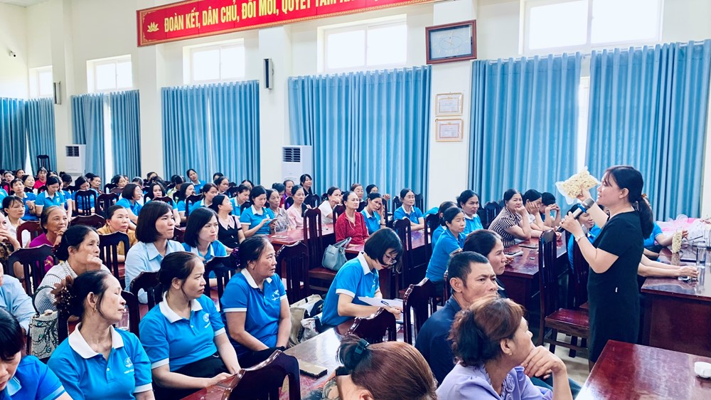 Phụ nữ Ứng Hoà được nâng cao hiểu biết về cơ chế, chính sách hỗ trợ hợp tác xã - ảnh 5