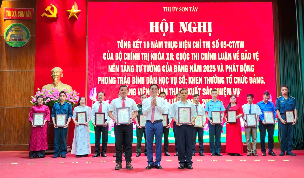 Sơn Tây phát động phong trào và ra mắt nền tảng “Bình dân học vụ số” - ảnh 3