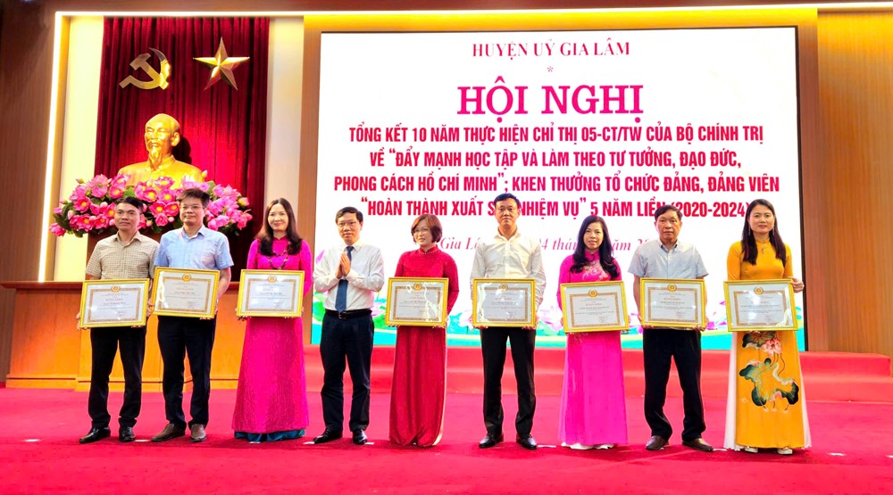 Gia Lâm khen thưởng nhiều tập thể, cá nhân học tập, làm theo tư tưởng, đạo đức, phong cách Hồ Chí Minh - ảnh 2