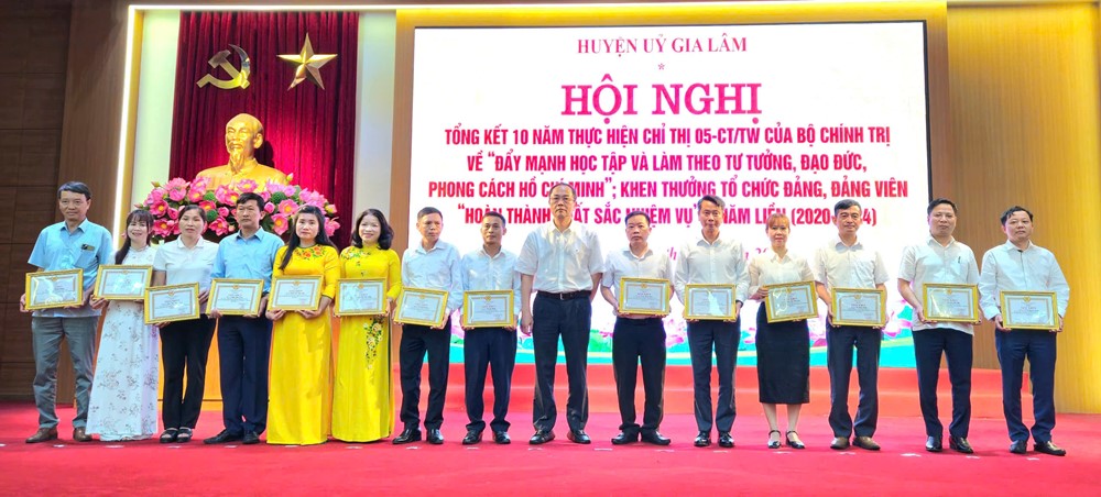 Gia Lâm khen thưởng nhiều tập thể, cá nhân học tập, làm theo tư tưởng, đạo đức, phong cách Hồ Chí Minh - ảnh 6