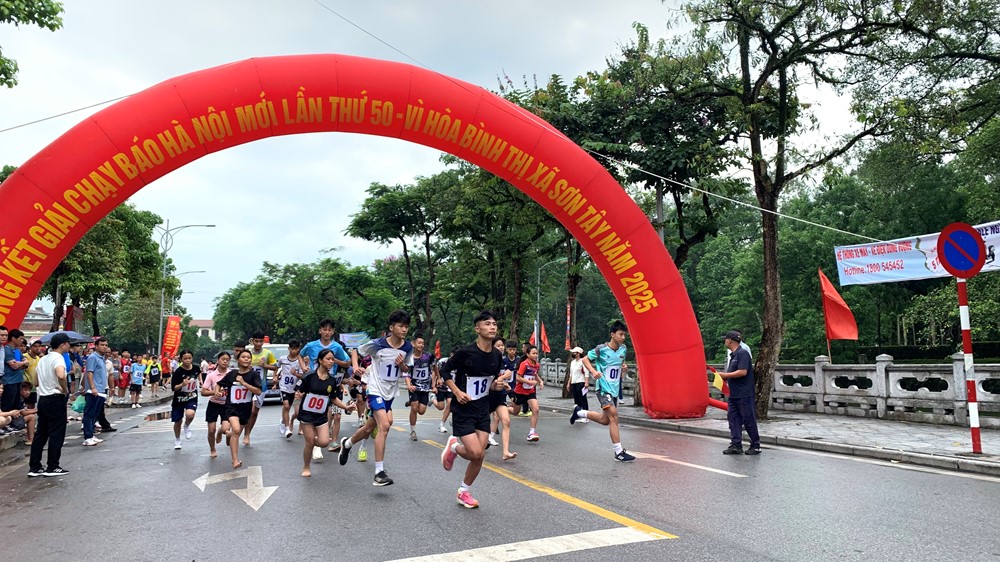 Sơn Tây: 1.500 người tham gia hưởng ứng Ngày chạy Olympic Vì sức khoẻ toàn dân - ảnh 5