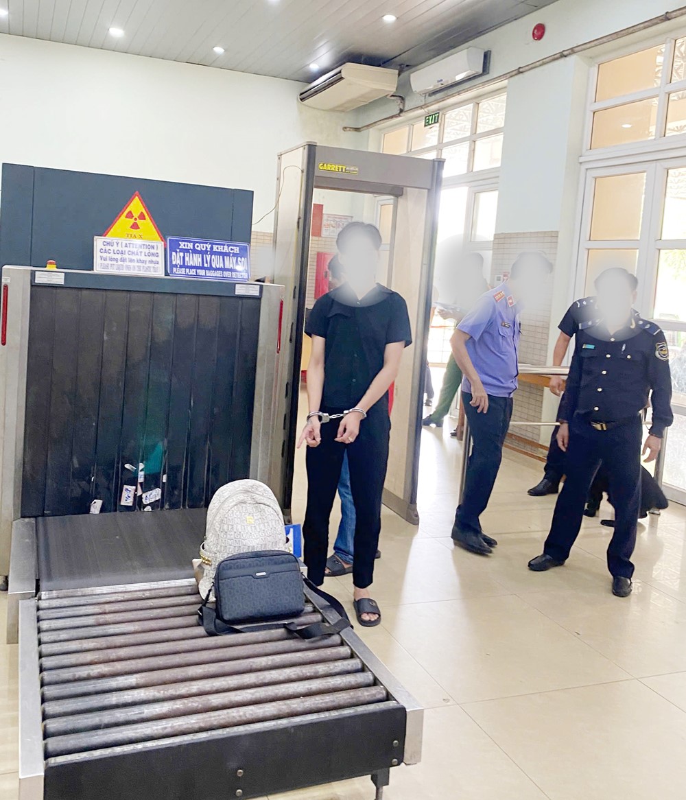 Hải quan Cửa khẩu Quốc tế Mộc Bài phát hiện, bắt giữ đối tượng vận chuyển gần 2kg ma túy - ảnh 2