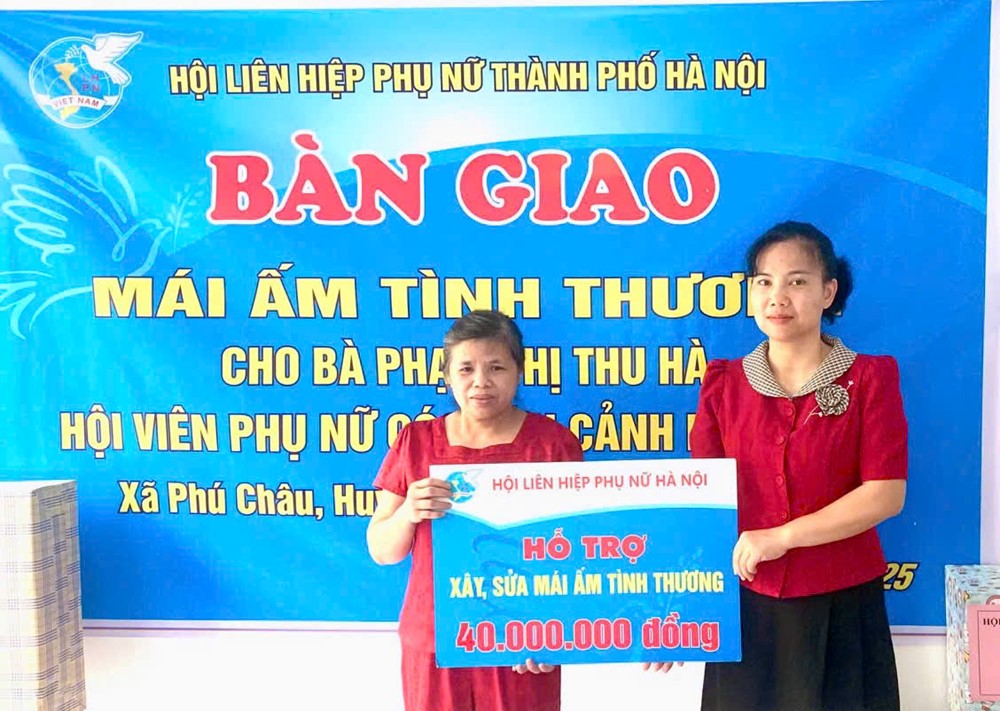 Bàn giao mái ấm tình thương cho phụ nữ xã Phú Châu, huyện Ba Vì - ảnh 1